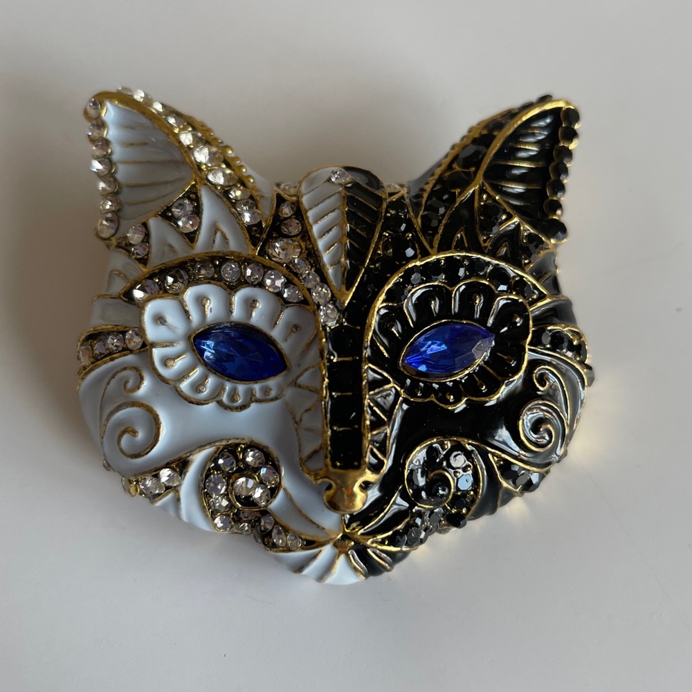 NEW Yin/Yang Cat Brooch with Blue Accents